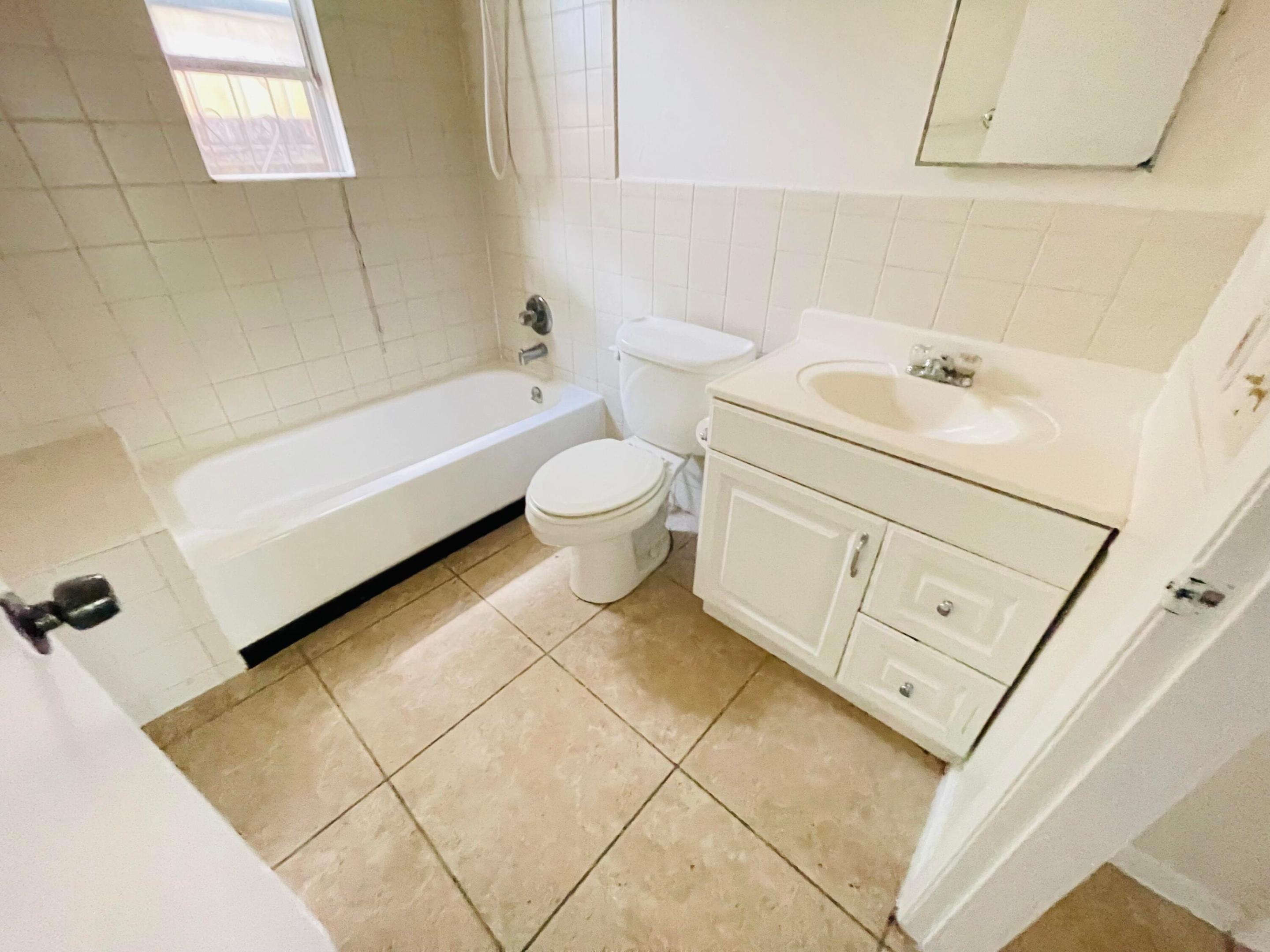 531 27th Street Unit 1 Property Photo 4