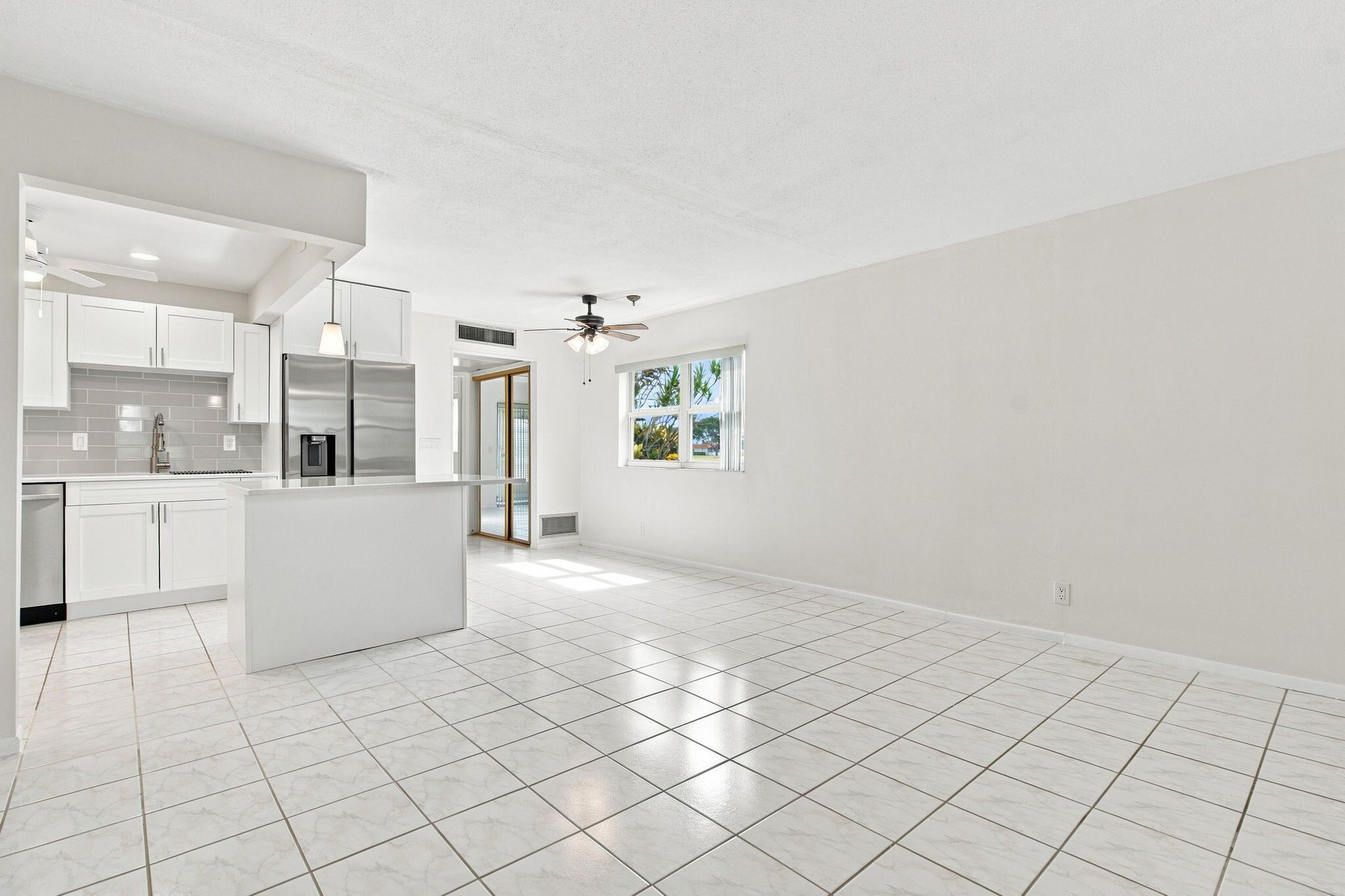 294 Tuscany Lane F Property Photo 6