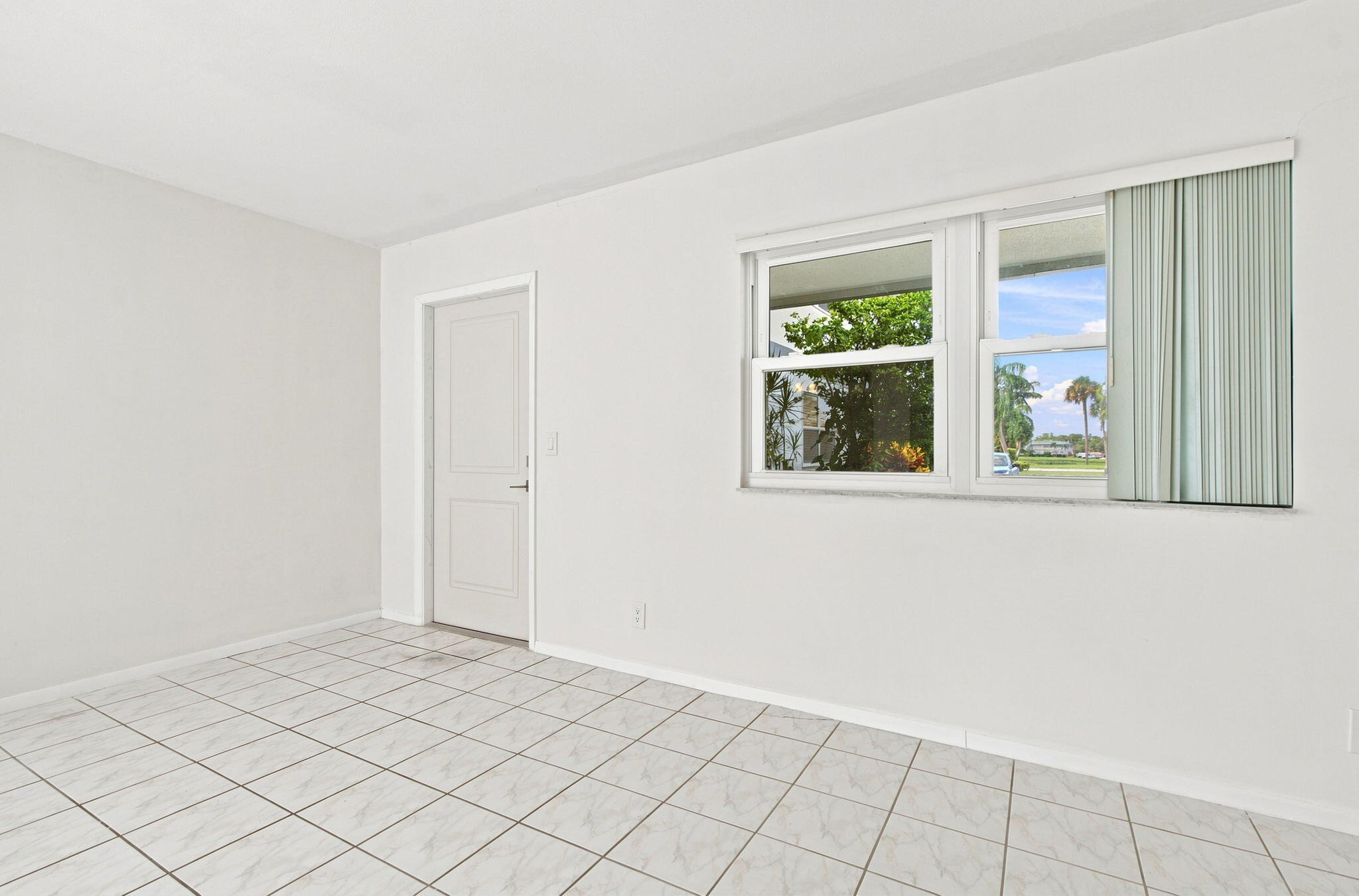 294 Tuscany Lane F Property Photo 9