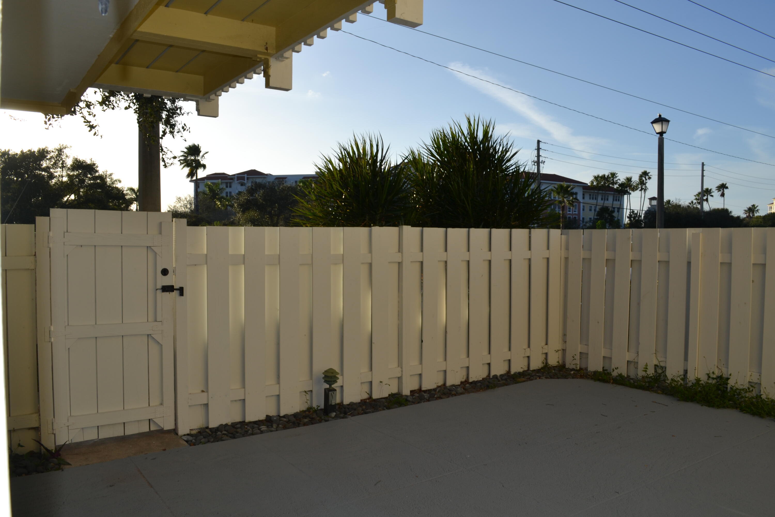 176 Seabreeze Circle Property Photo 4