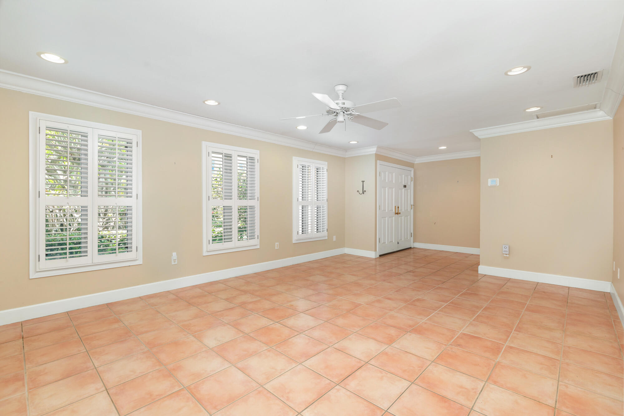 245 Colonial Lane Property Photo 5