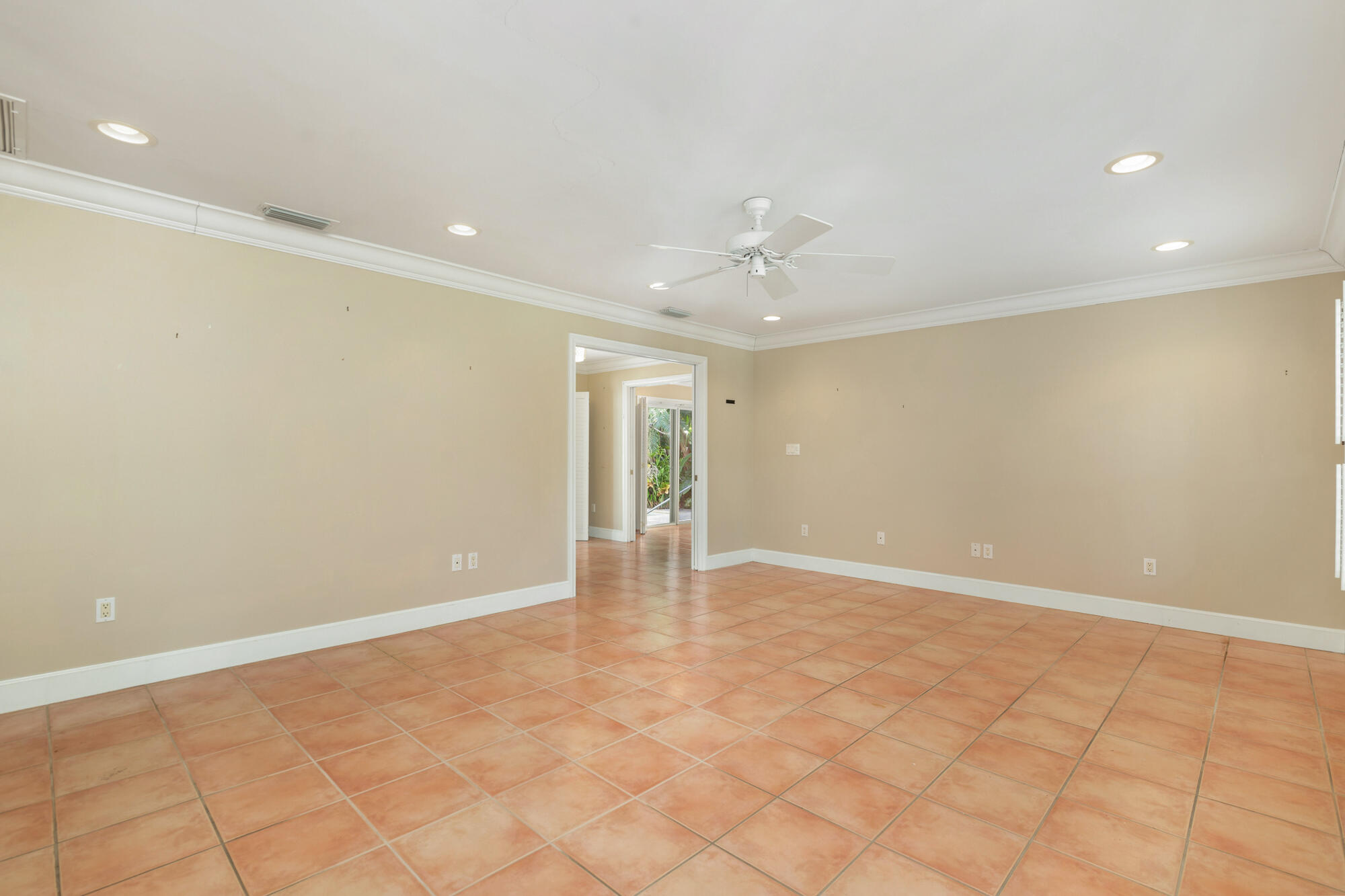 245 Colonial Lane Property Photo 6