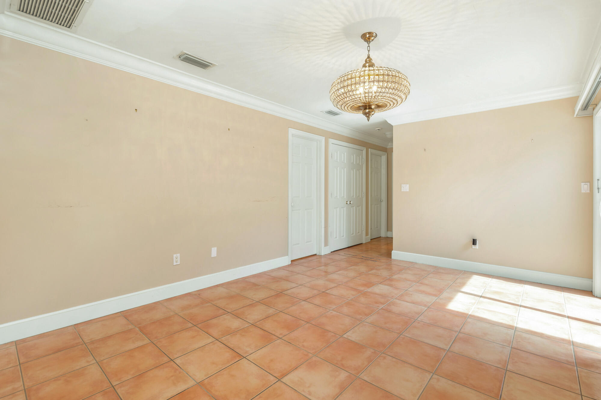 245 Colonial Lane Property Photo 11