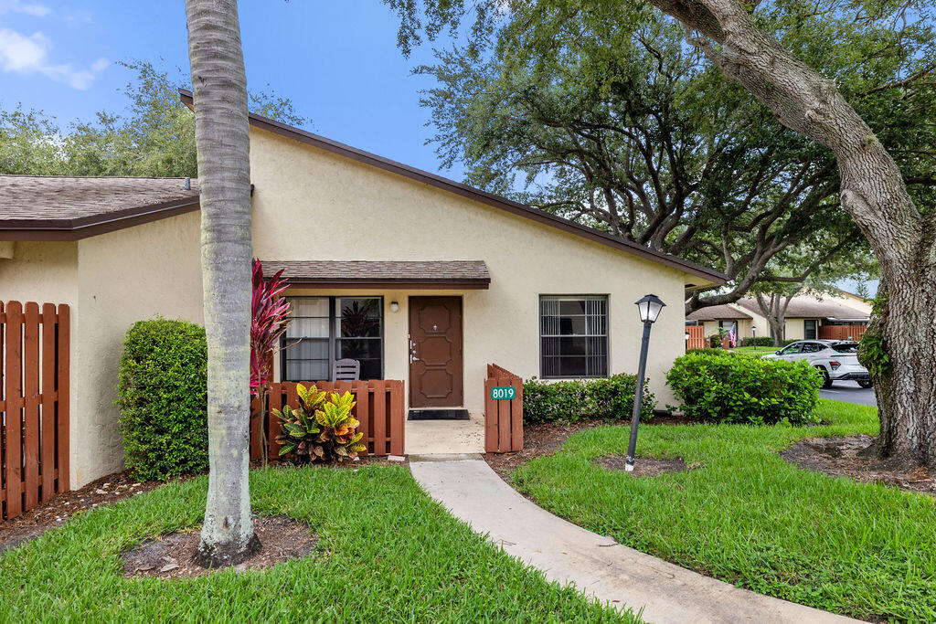 8019 Se Villa Circle Property Photo 1