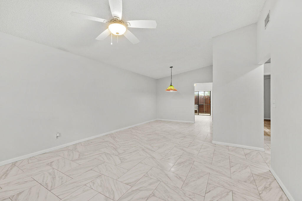 8019 Se Villa Circle Property Photo 4