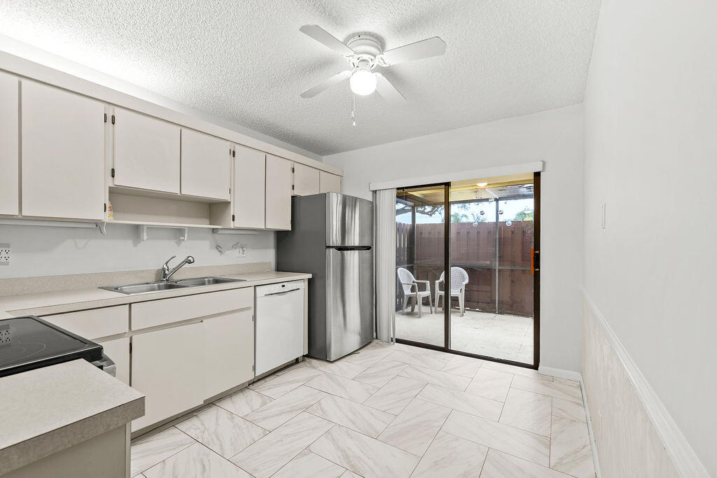 8019 Se Villa Circle Property Photo 5