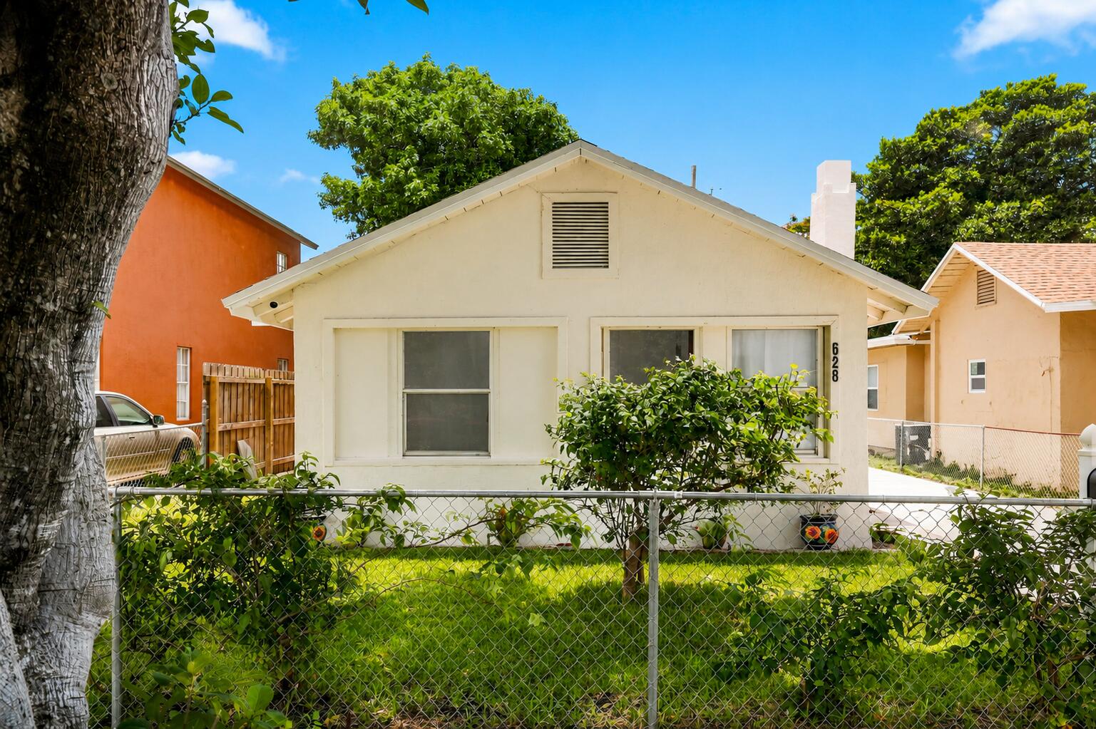 628 55th Street Property Photo 1