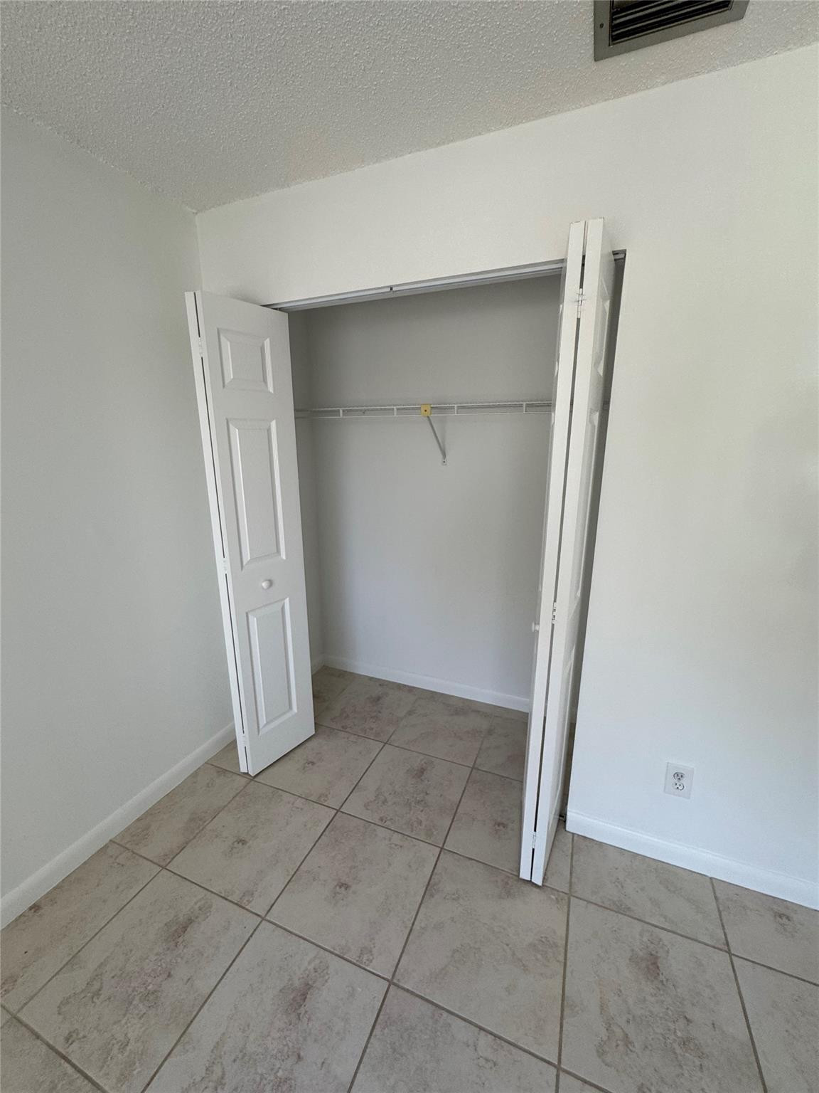 445 Lakeview Drive 3 Property Photo 11