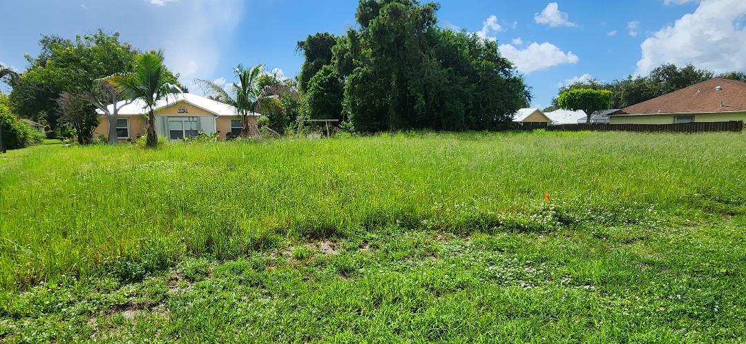 8245 SANDPINE Circle Property Photo 1