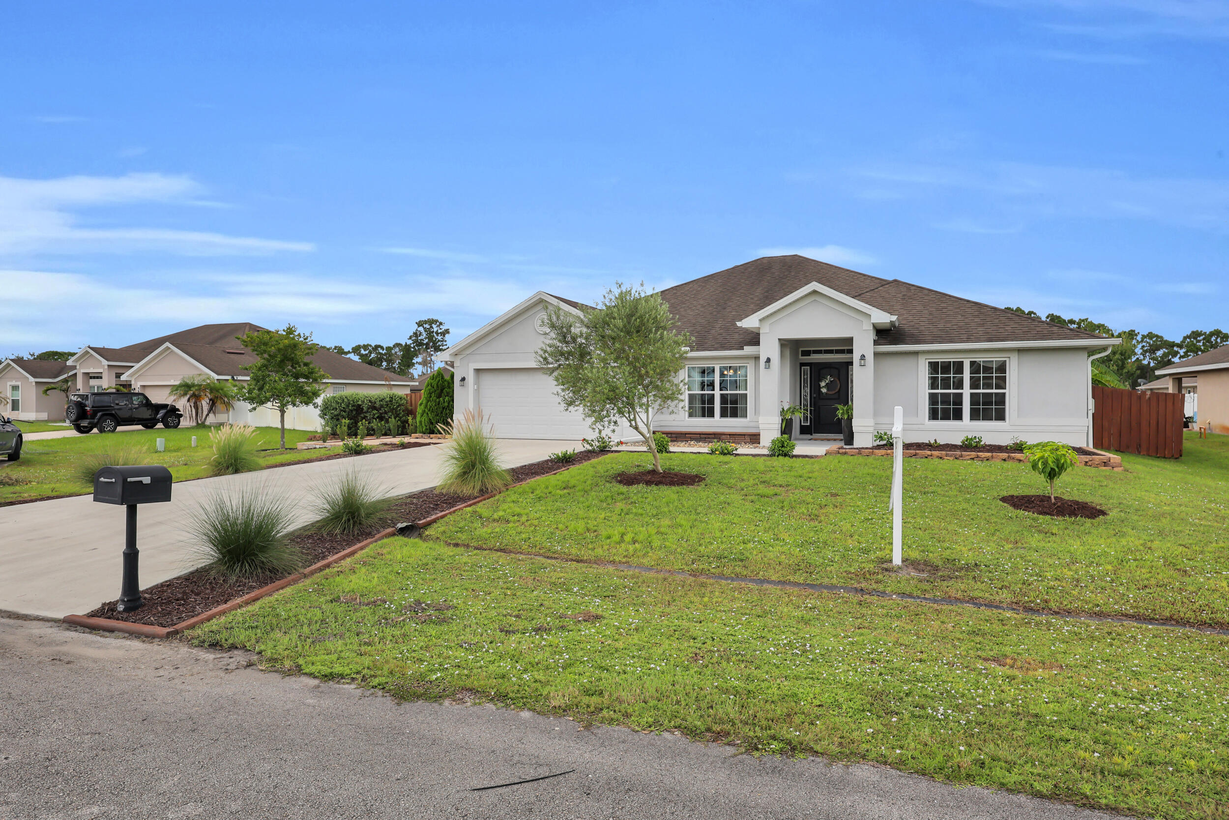 5857 Nw Ethel Court Property Photo 2