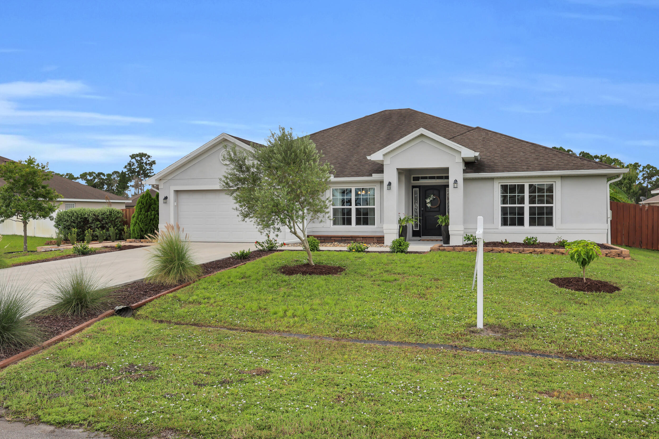 5857 Nw Ethel Court Property Photo 3