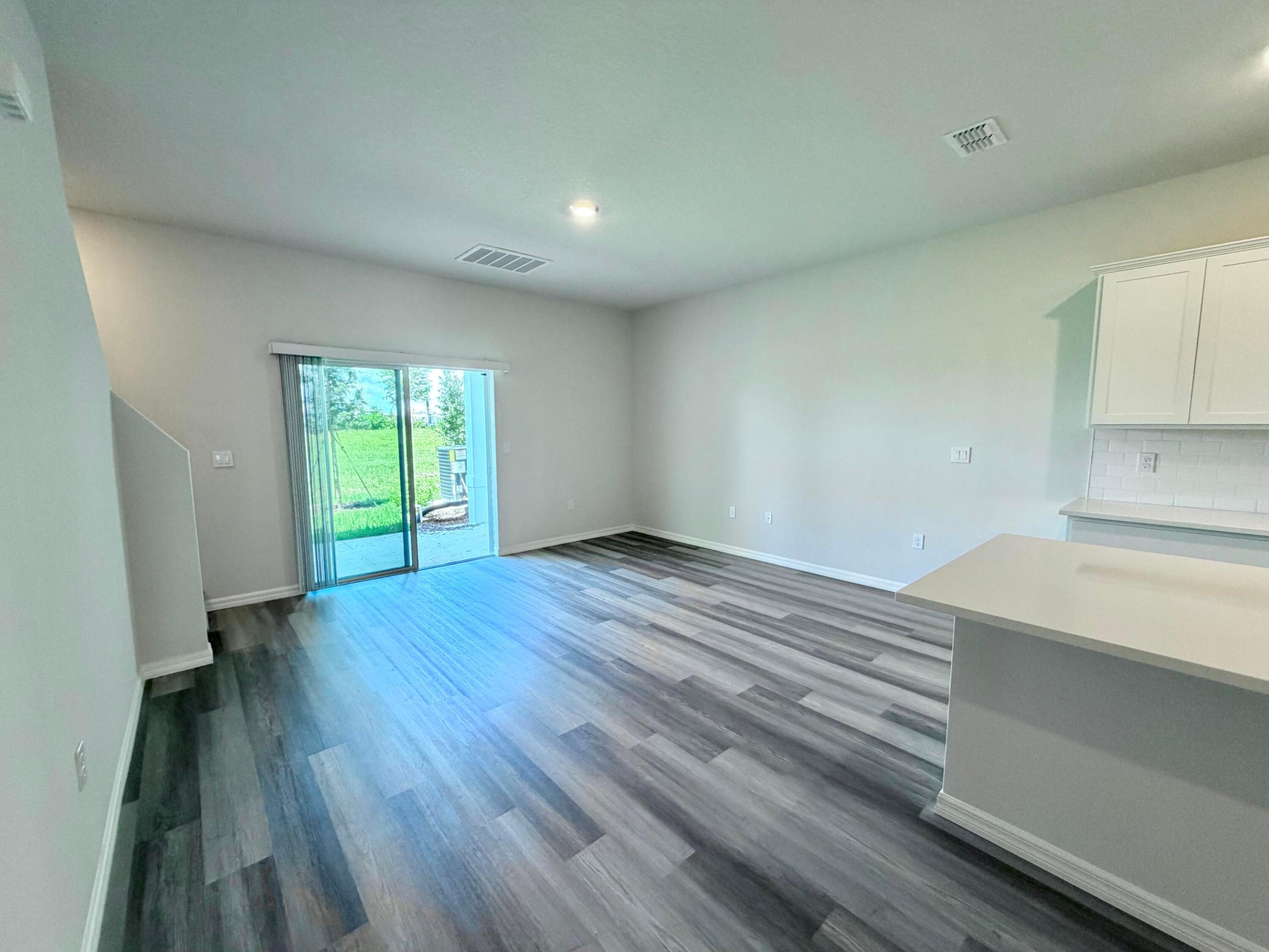 12813 Sw Forli Way Property Photo 7