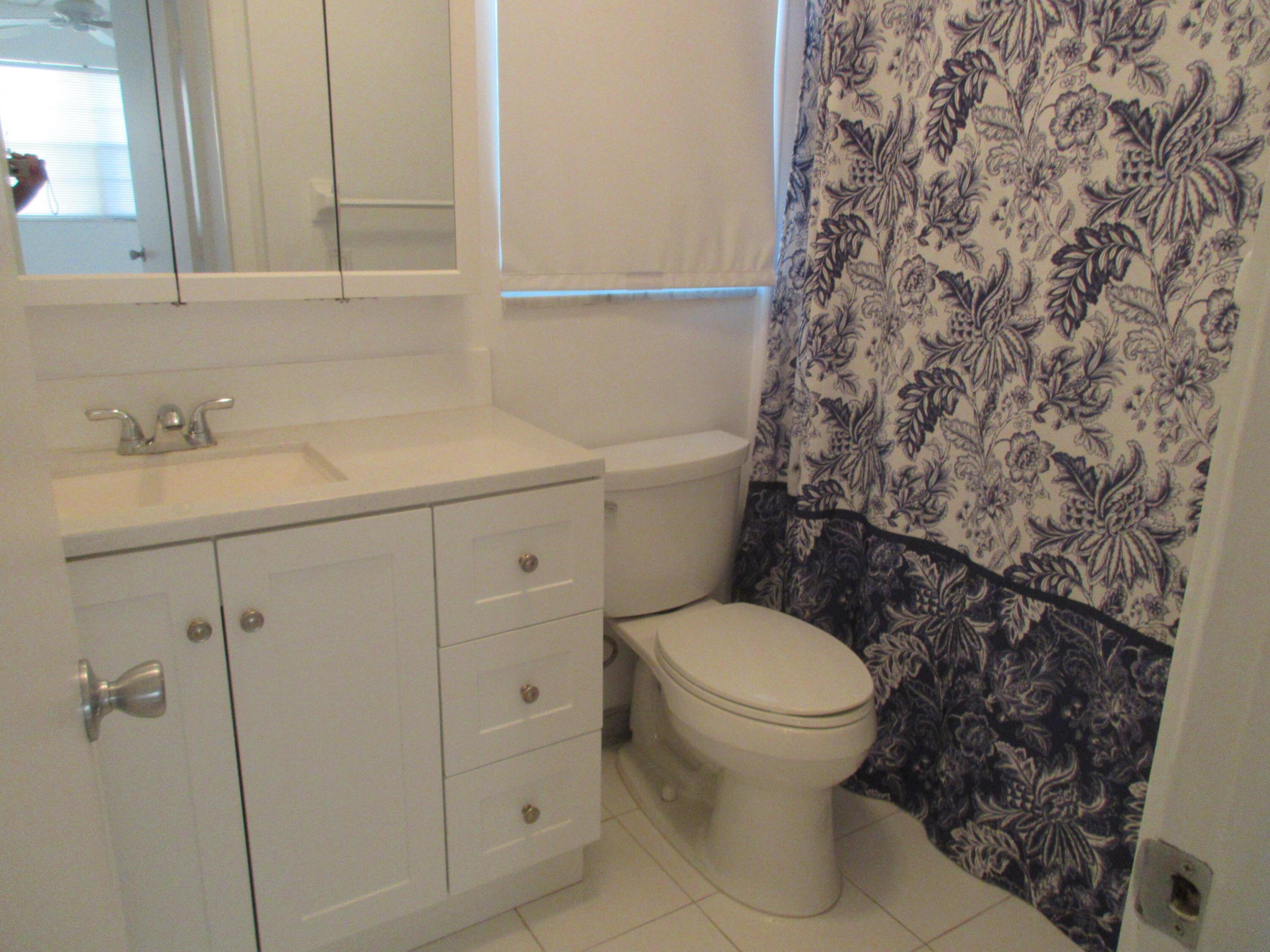 1115 Lake Terrace 107 Property Photo 5