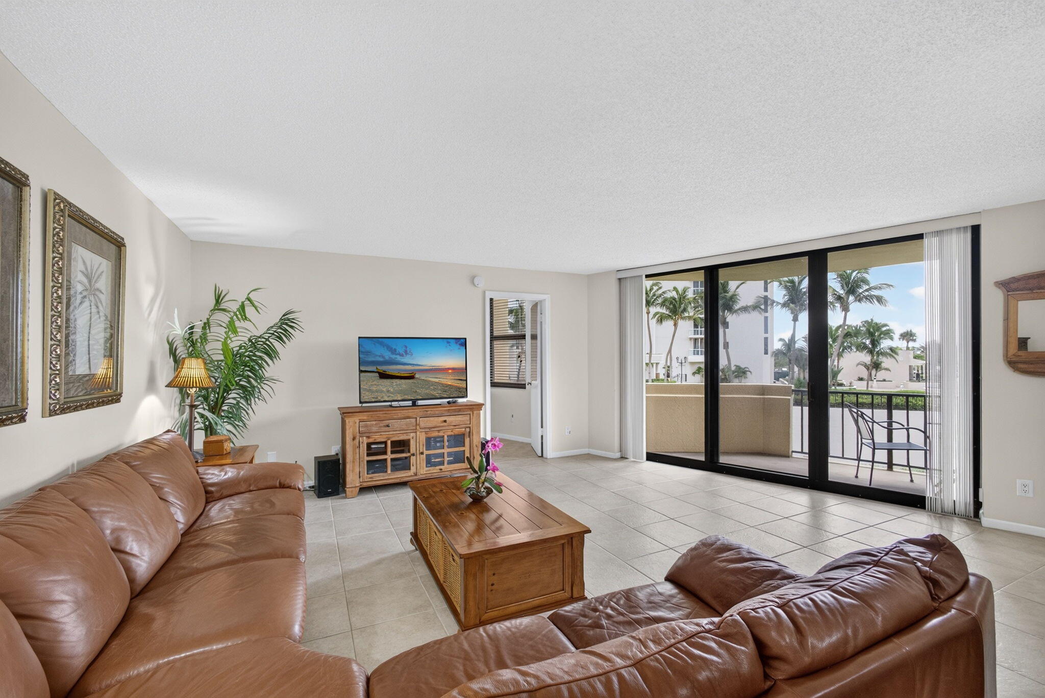2800 N Ocean Drive B-4a Property Photo 3