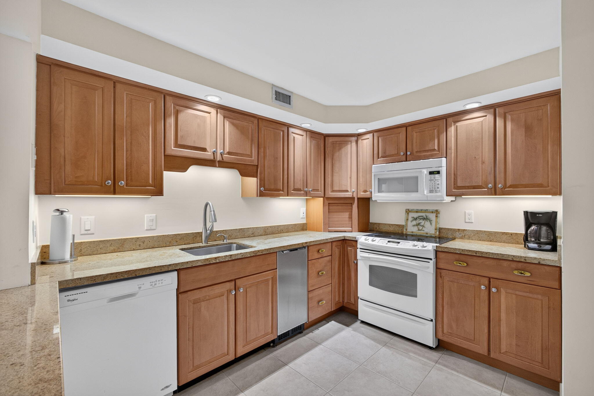 2800 N Ocean Drive B-4a Property Photo 17