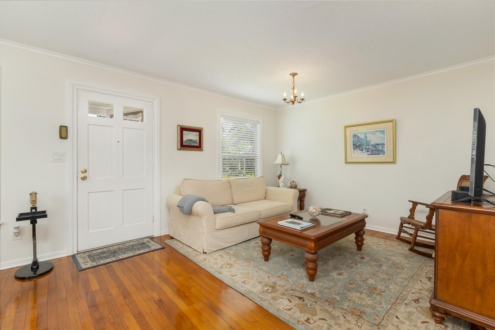 816 Avon Road Property Photo 3