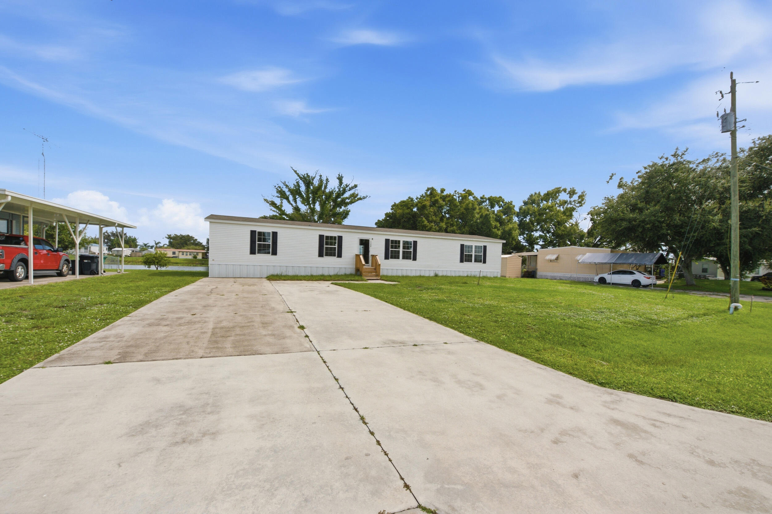 2130 Se 25th Drive Property Photo 4