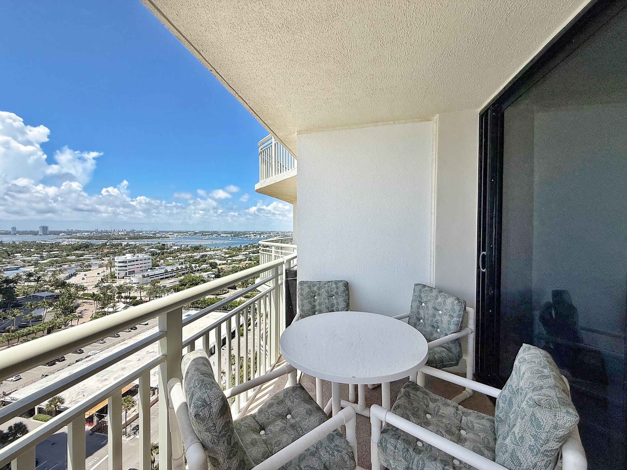 3000 N Ocean Drive 20-g Property Photo 3