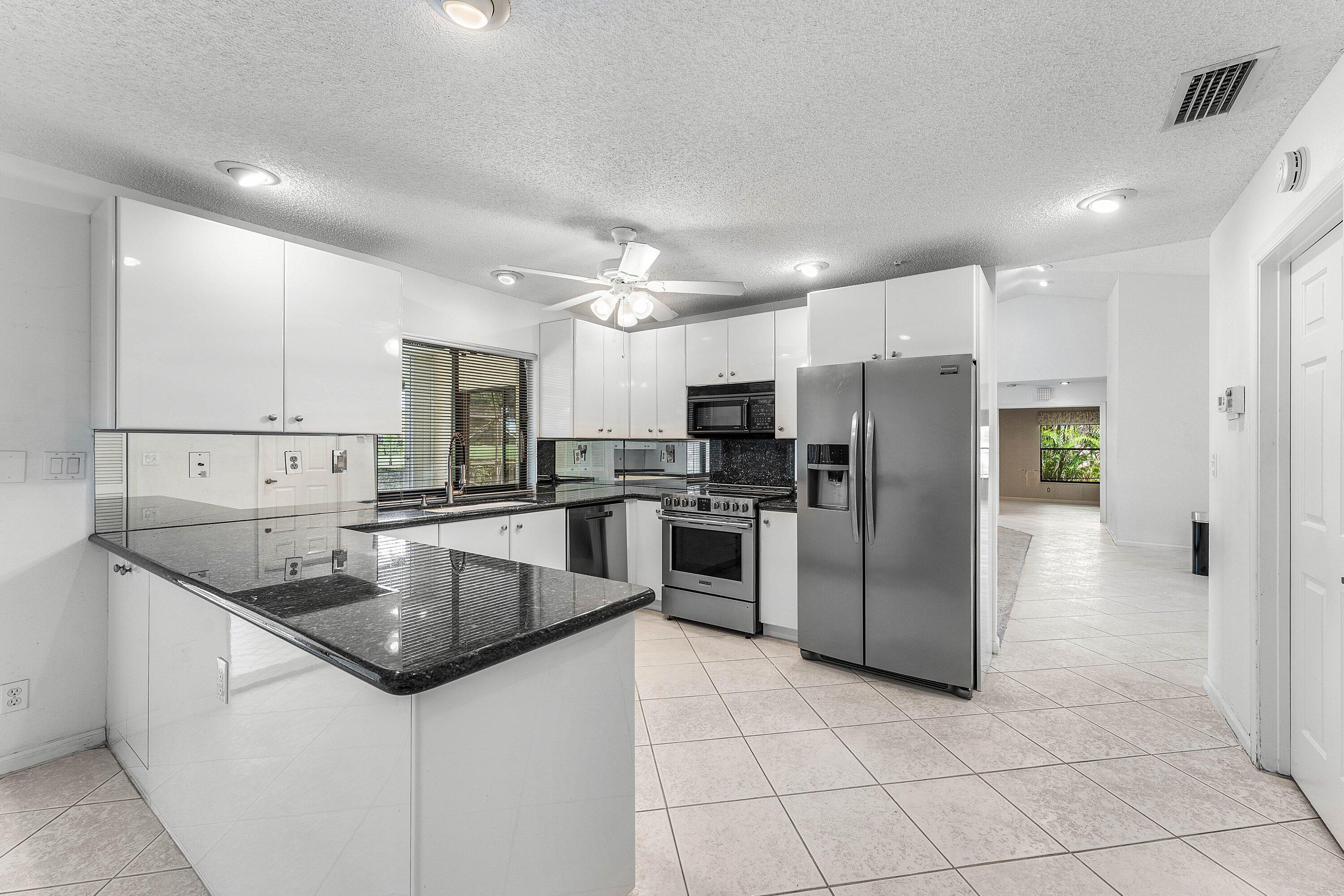 10775 Boca Woods Lane Property Photo 10