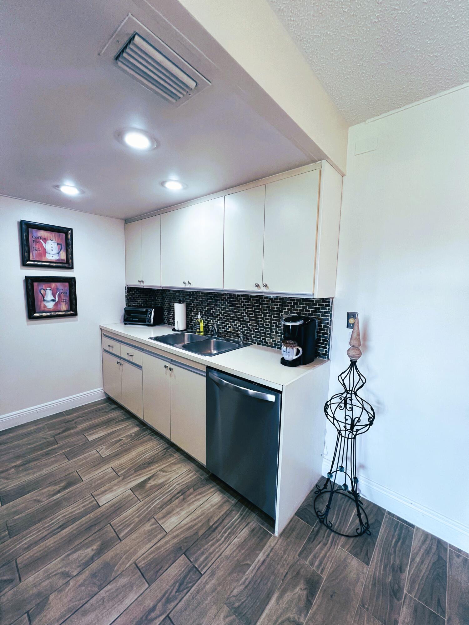 3402 Bimini Lane G4 Property Photo 15