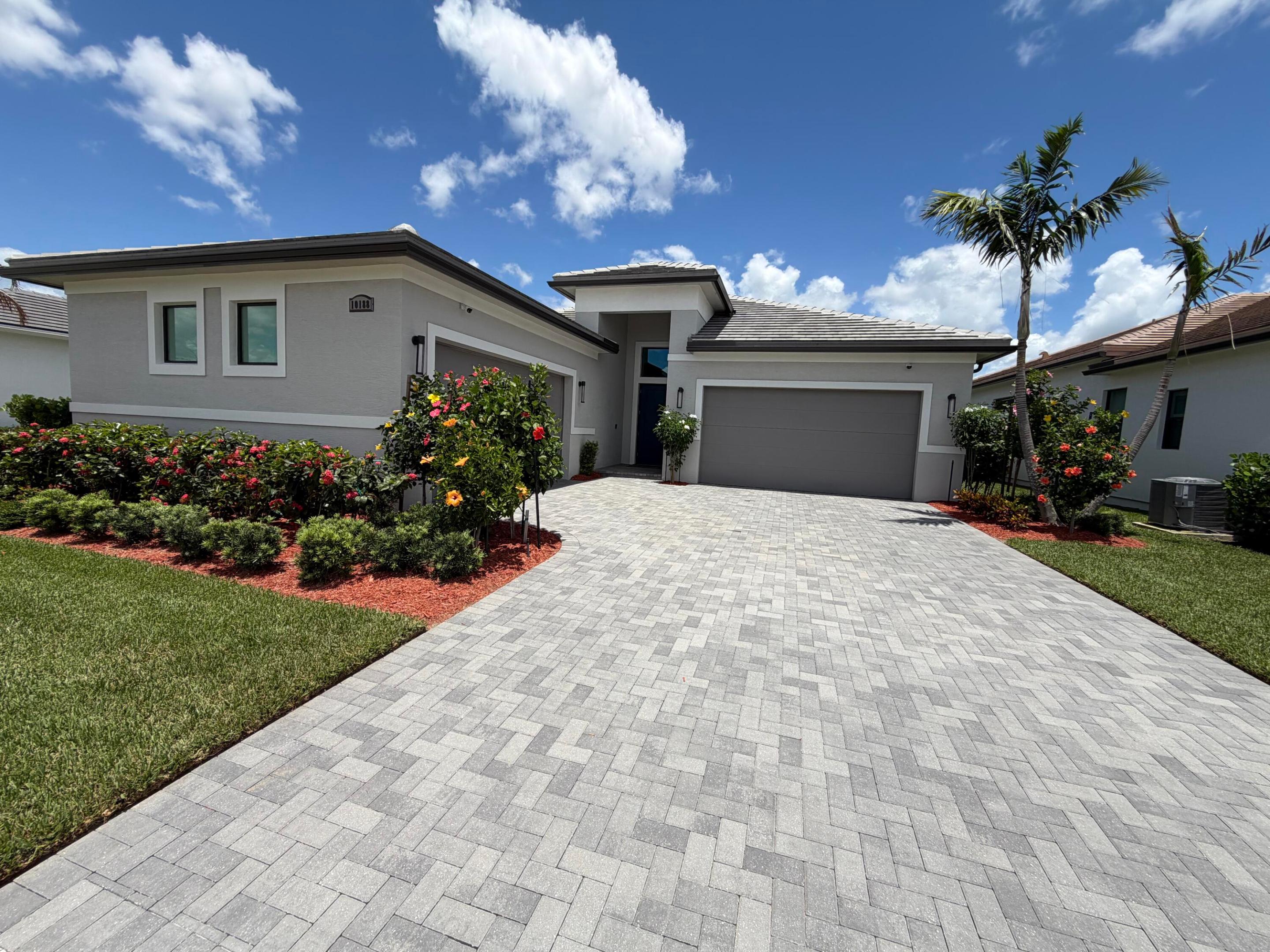 10188 SW Latium Way Property Photo 1