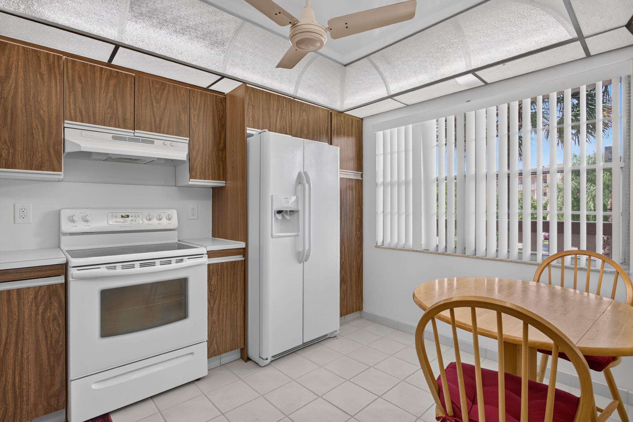 2201 Lucaya Bend M2 Property Photo 4