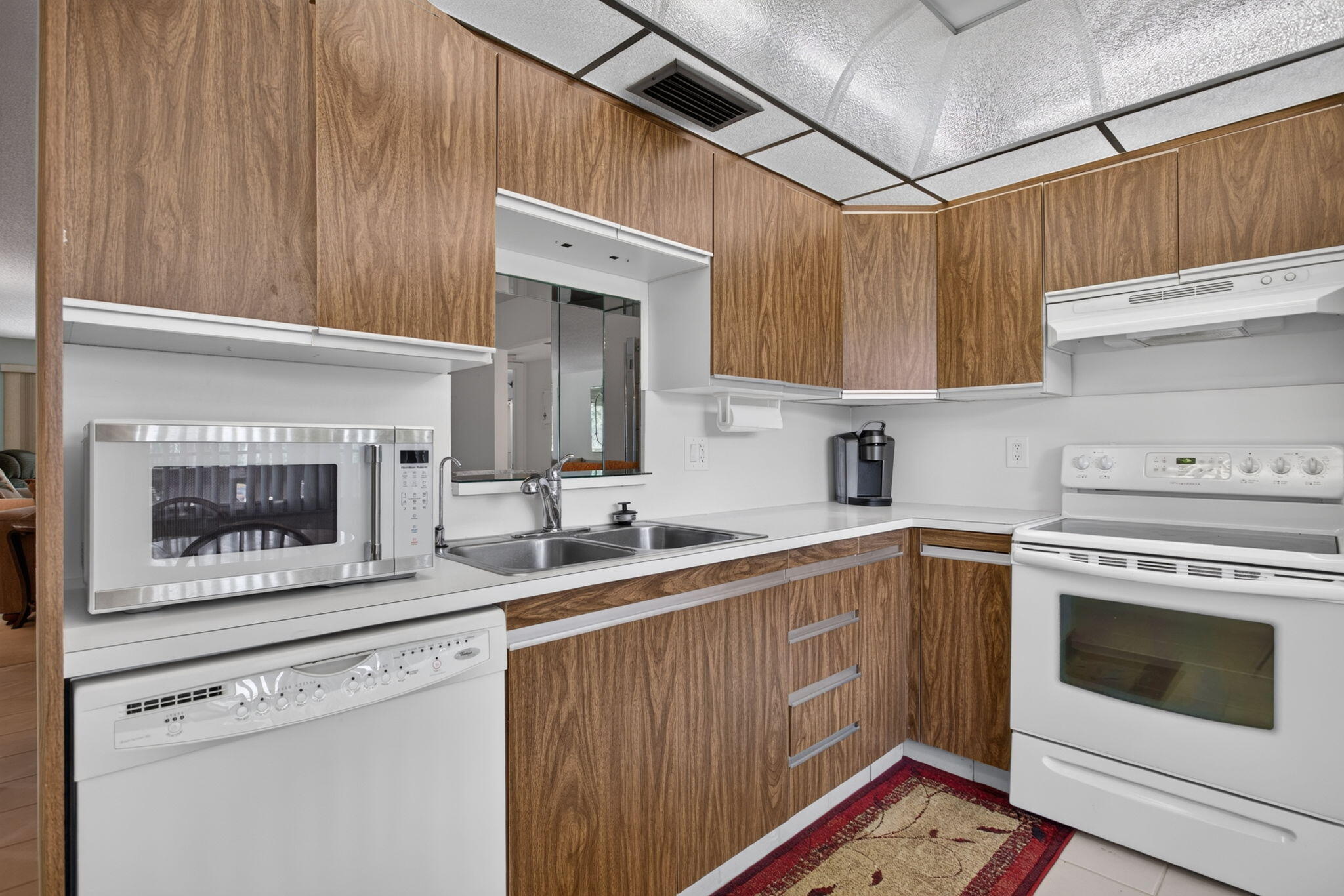 2201 Lucaya Bend M2 Property Photo 6
