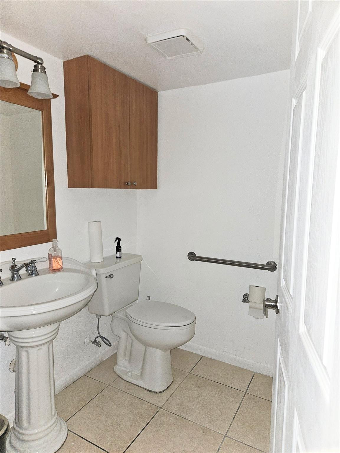 6187 Nw 167th Street Property Photo 7