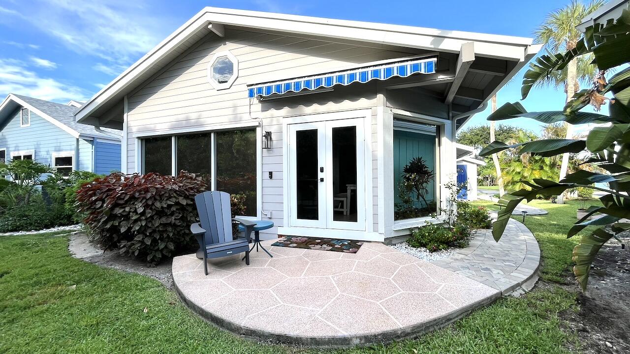 4044 Ne Breakwater Drive Property Photo 1