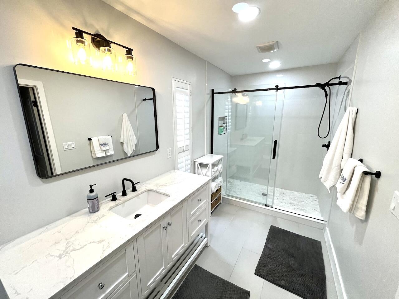 4044 Ne Breakwater Drive Property Photo 14