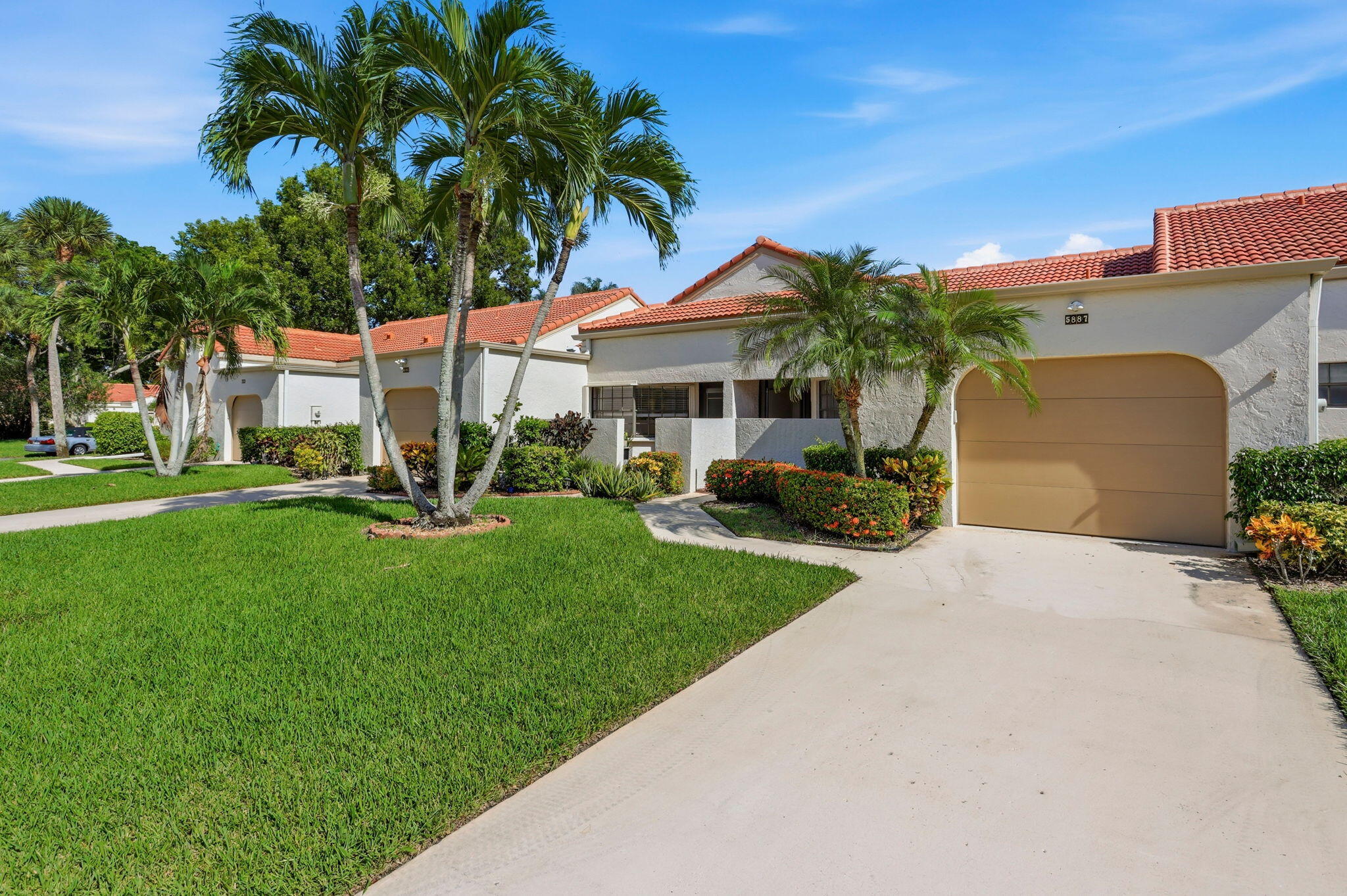 5887 Parkwalk Circle W Property Photo 1