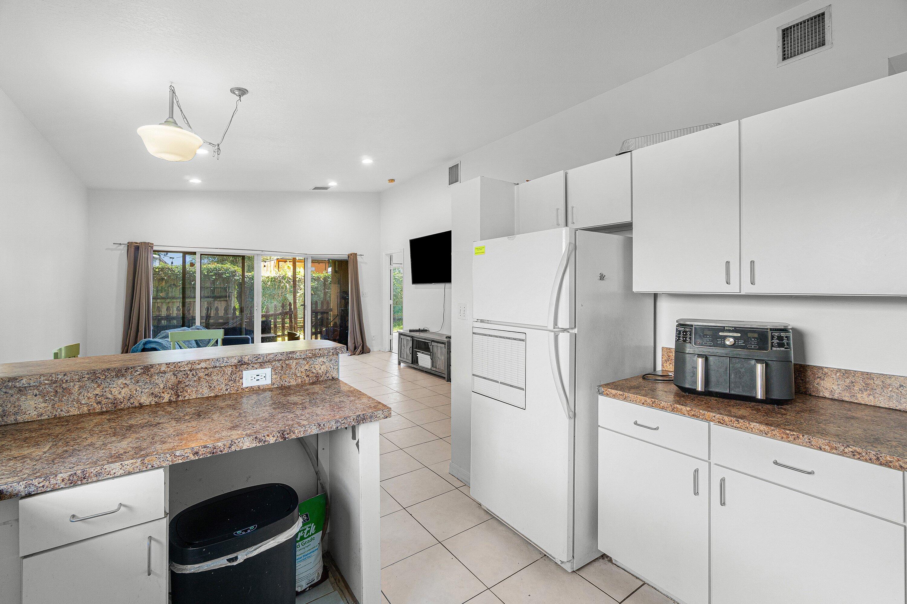 2406 Sundy Avenue Property Photo 3