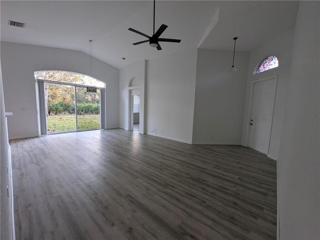 6243 Arlington Way Property Photo 4