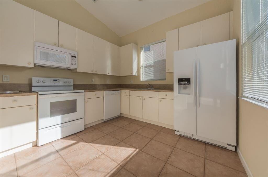 6243 Arlington Way Property Photo 5
