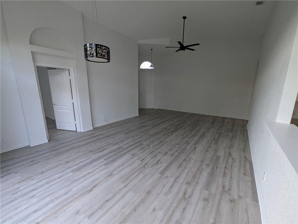 6243 Arlington Way Property Photo 8