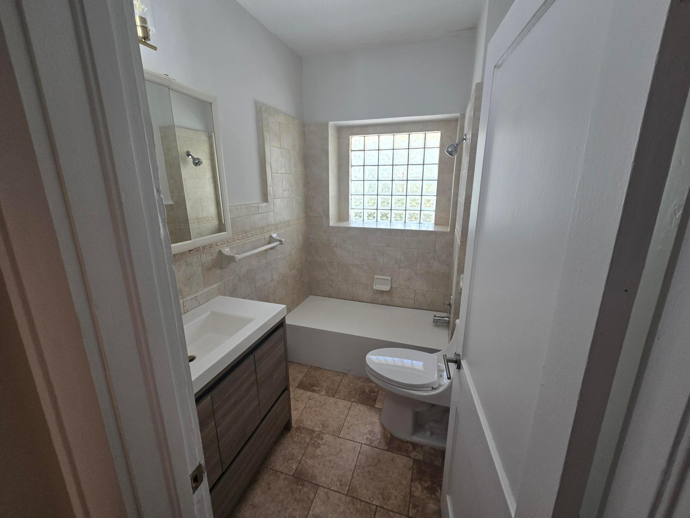 265 Ne 5th Avenue Property Photo 8