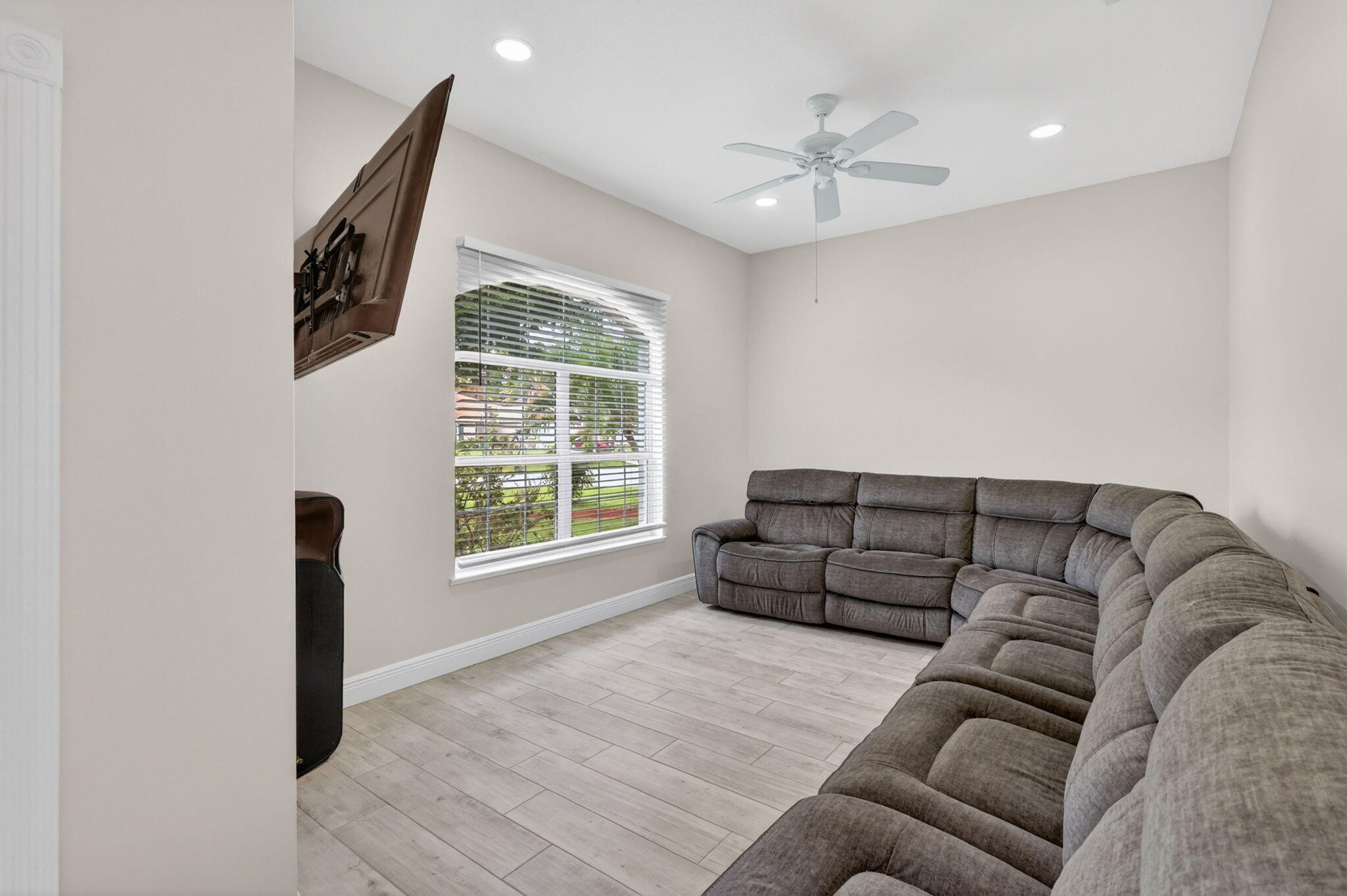 1571 Sw Hunnicut Avenue Property Photo 6