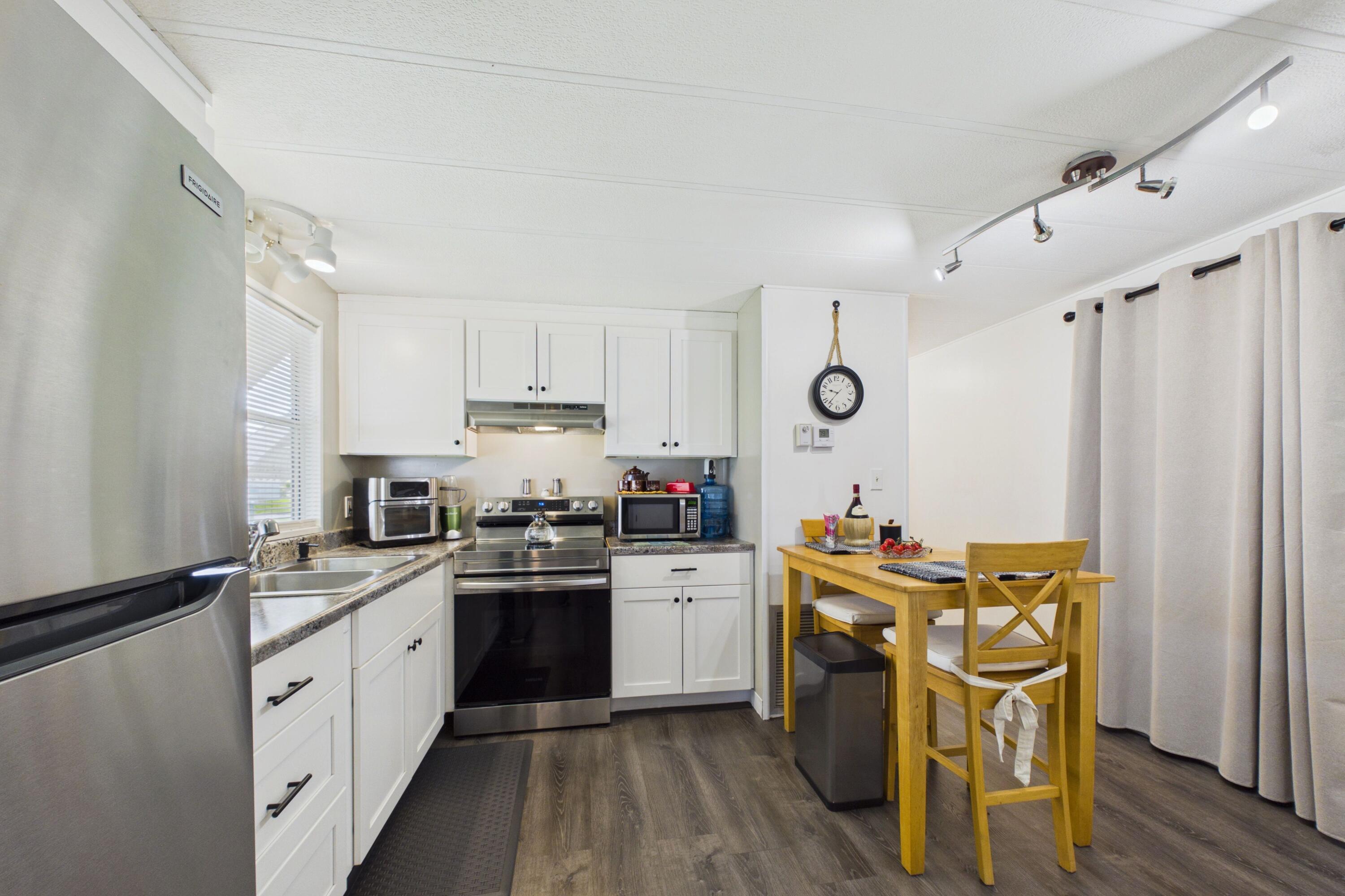 10003 Granada Bay Property Photo 1