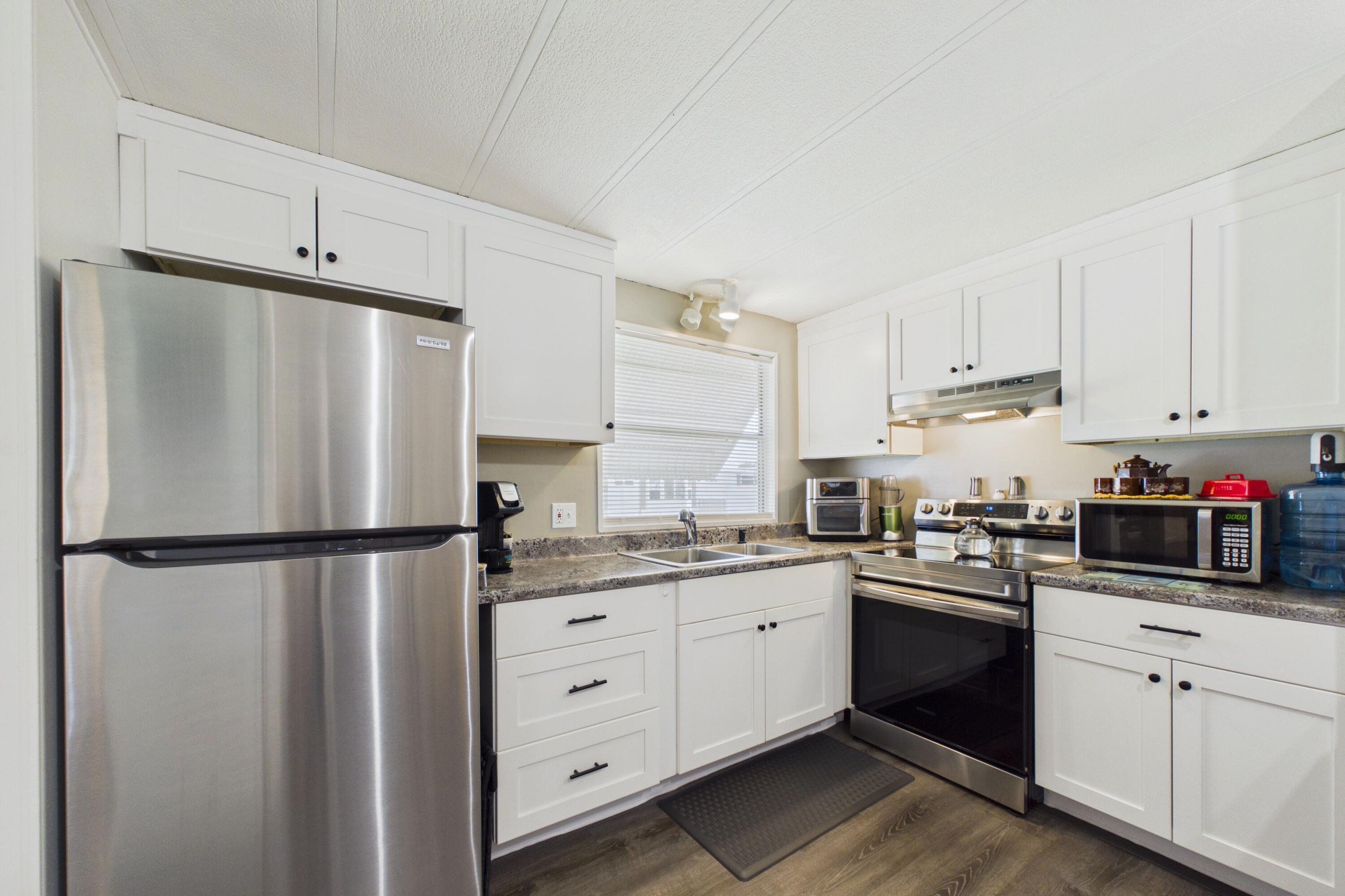 10003 Granada Bay Property Photo 2
