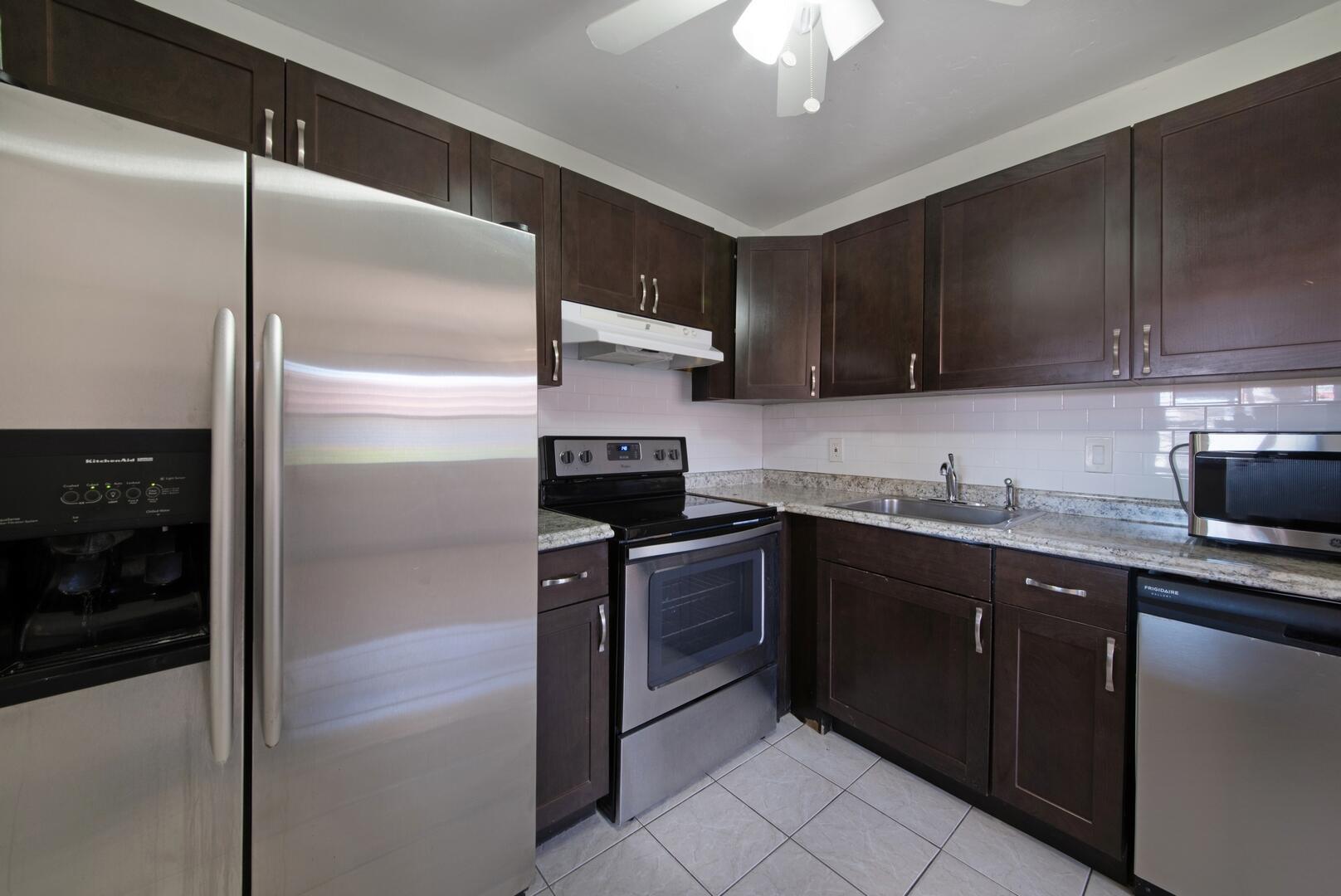 274 Seville L Property Photo 6