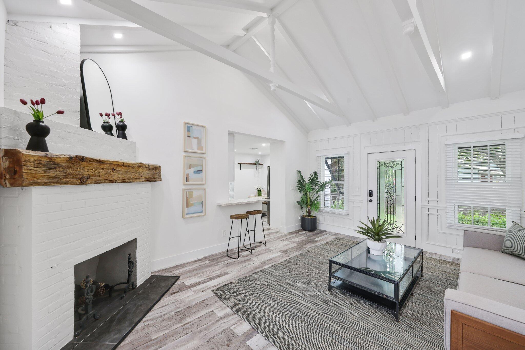 744 Sunset Road Property Photo 4