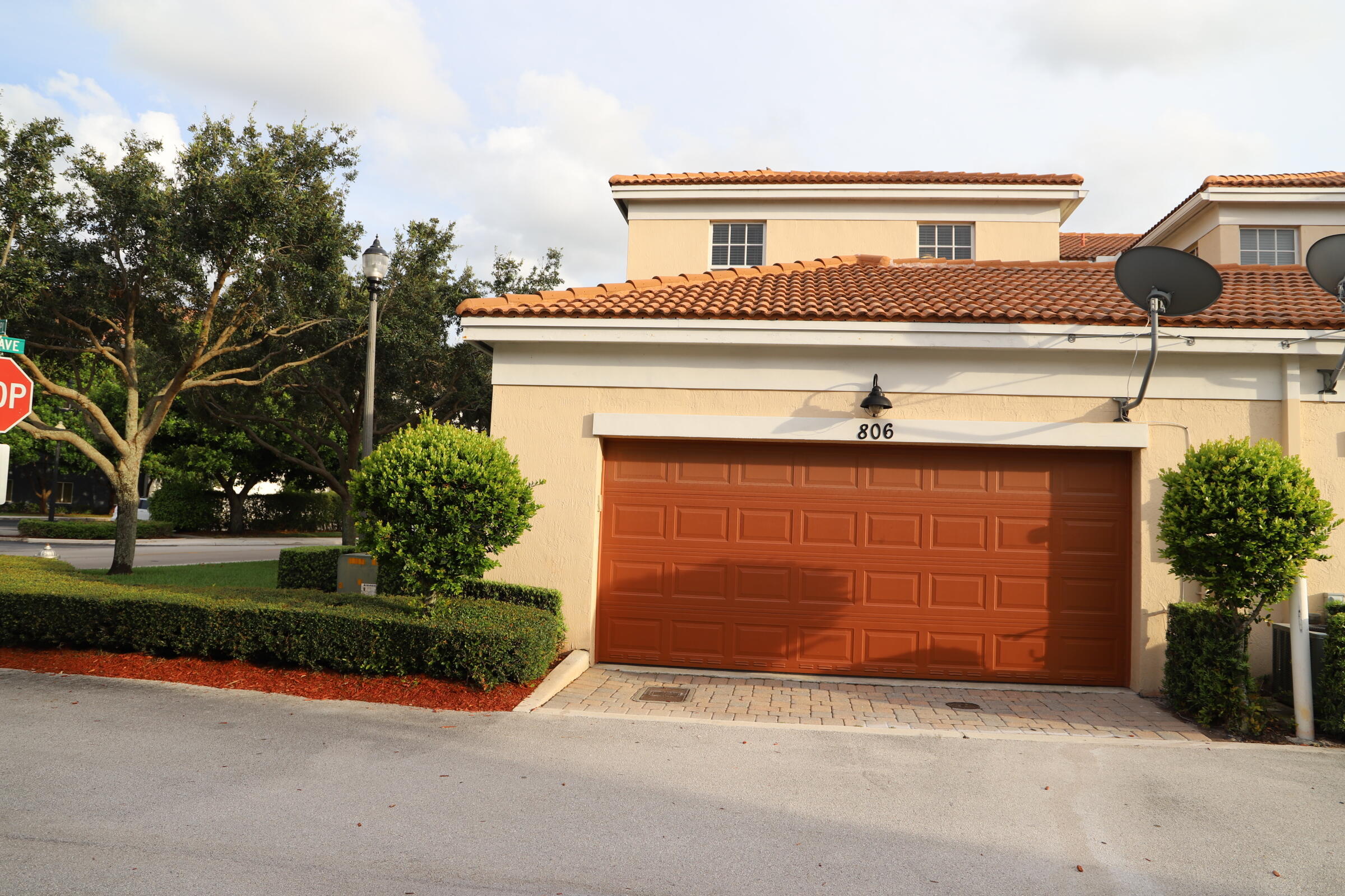 806 NW 82ND Place Property Photo 1