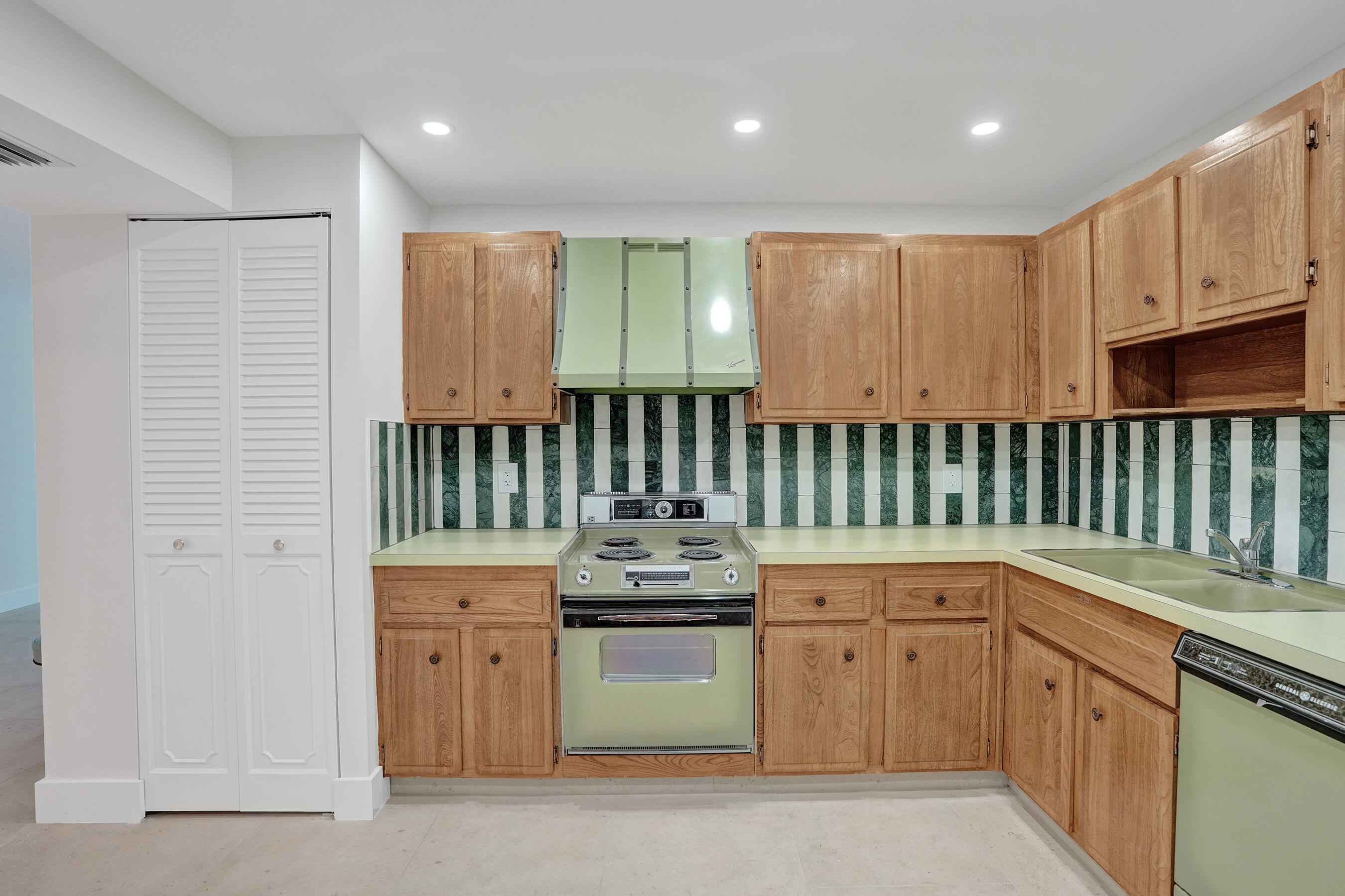 1360 S Ocean Boulevard 1202 Property Photo 35