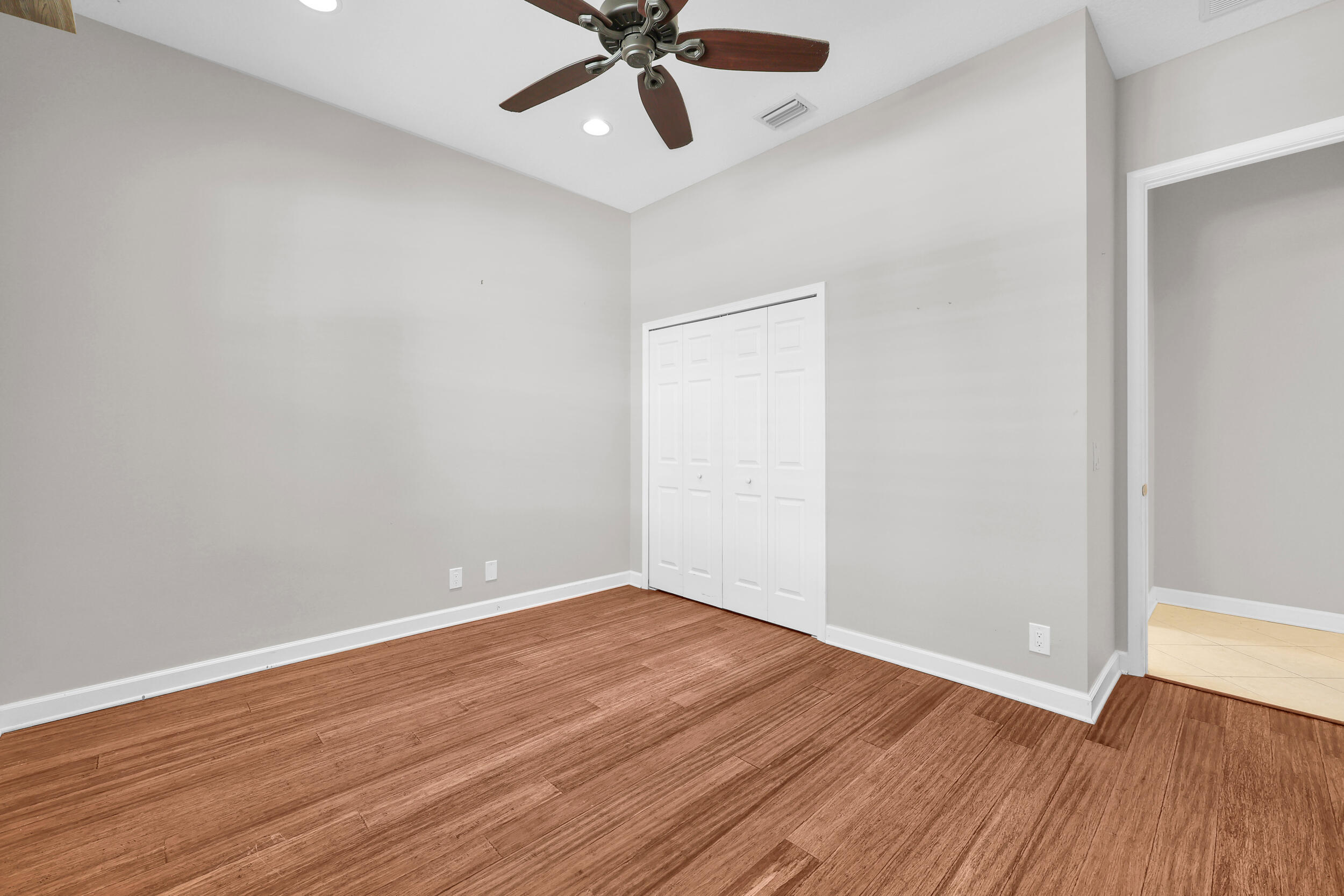 104 Nw Willow Grove Avenue Property Photo 33