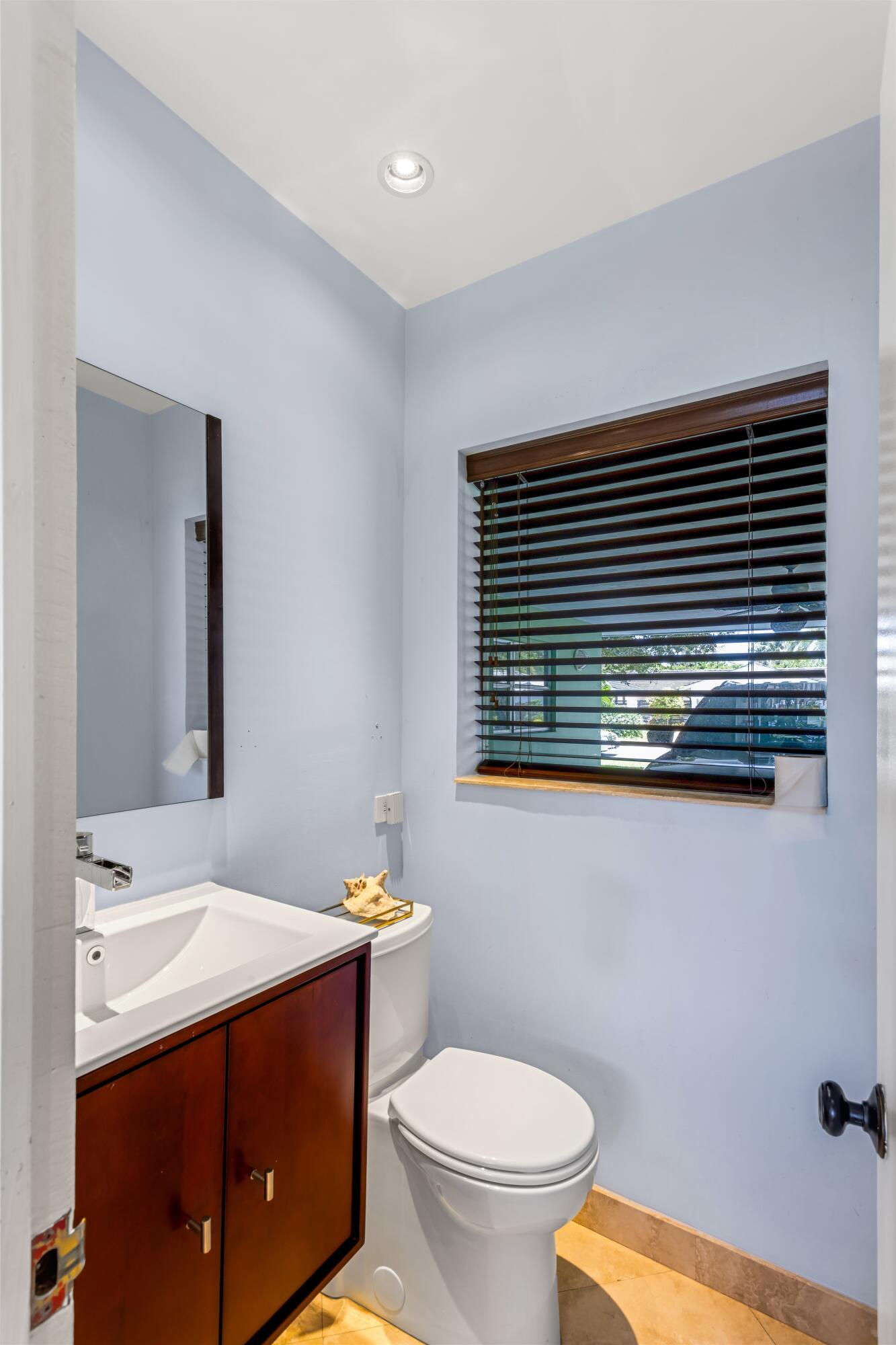2605 N Riverside Drive Property Photo 28