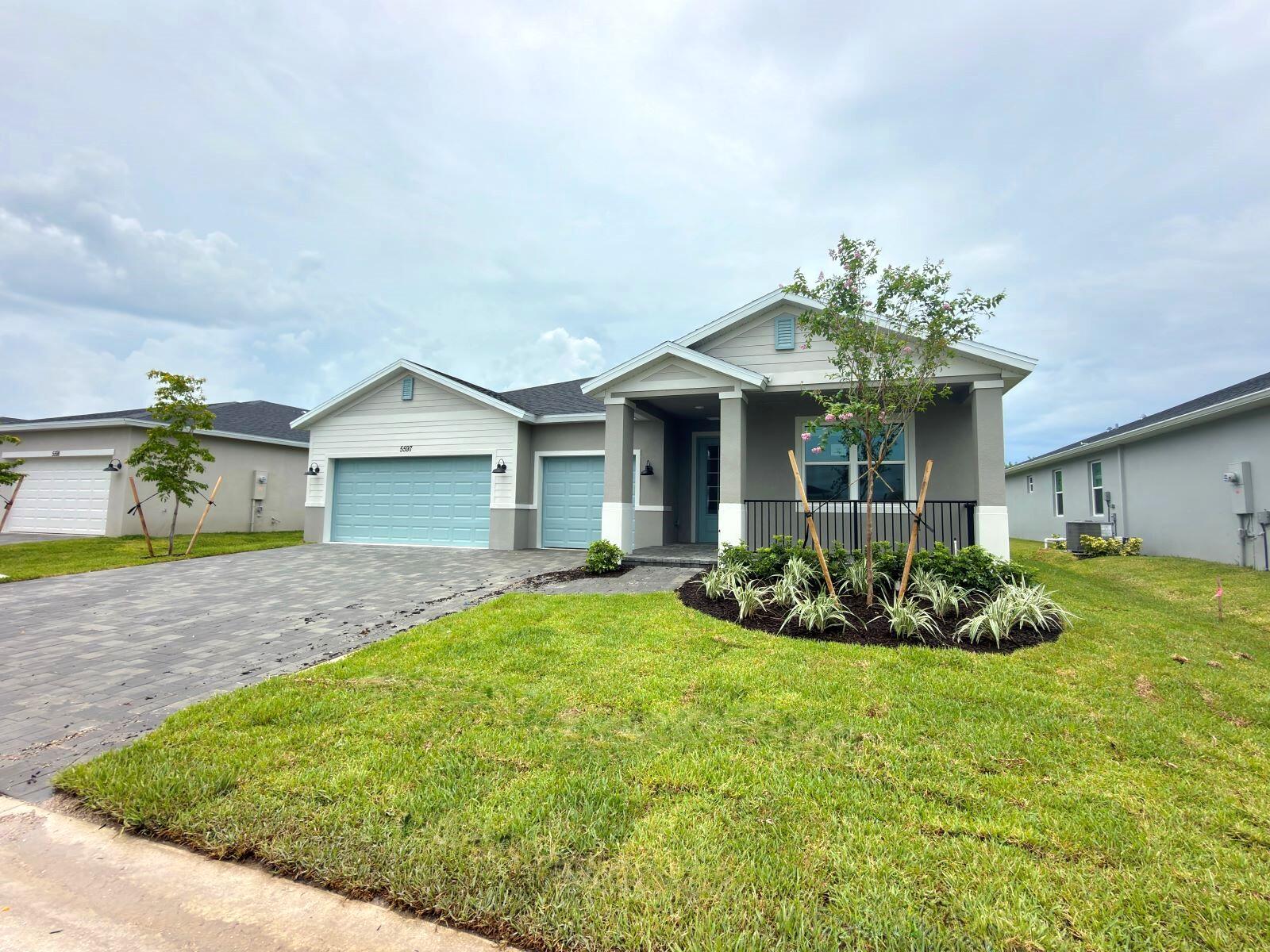 5597 Hampton Park Circle Property Photo 3