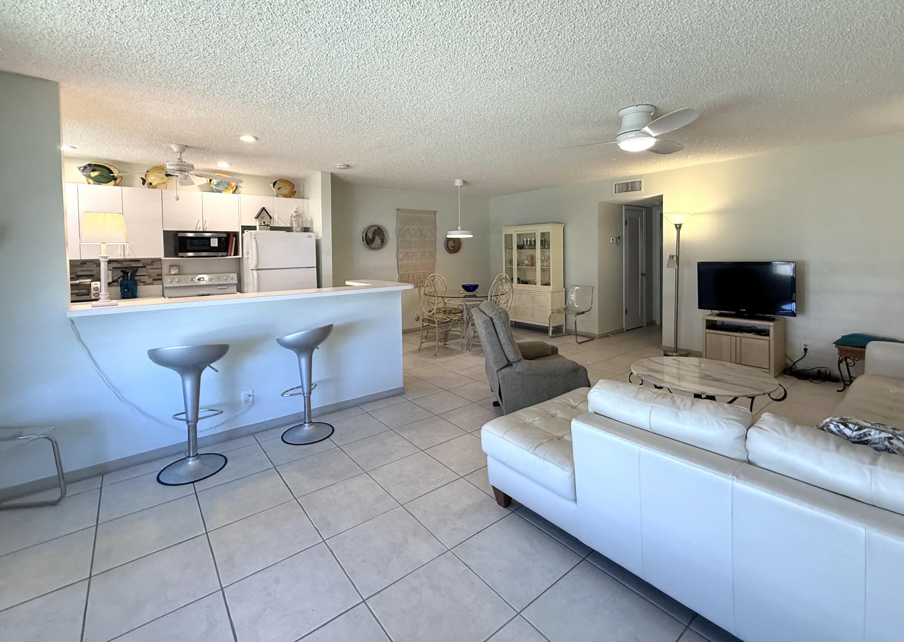 200 Bayview Avenue B Property Photo 5