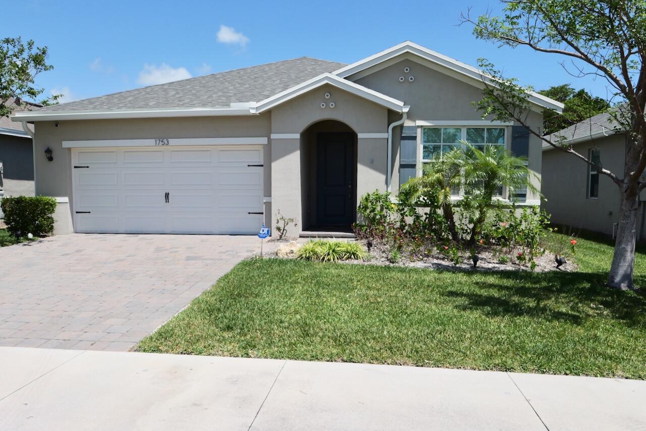 1753 NE White Pine Terrace Property Photo 1