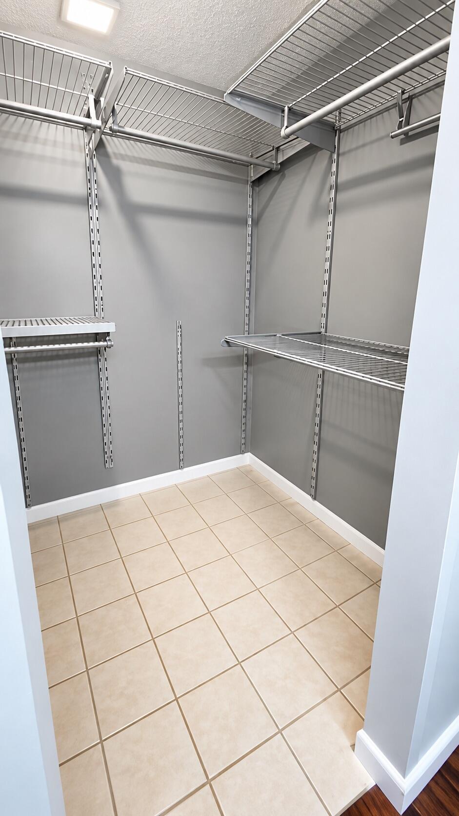 2320 S Cypress Bend Drive 401 Property Photo 7