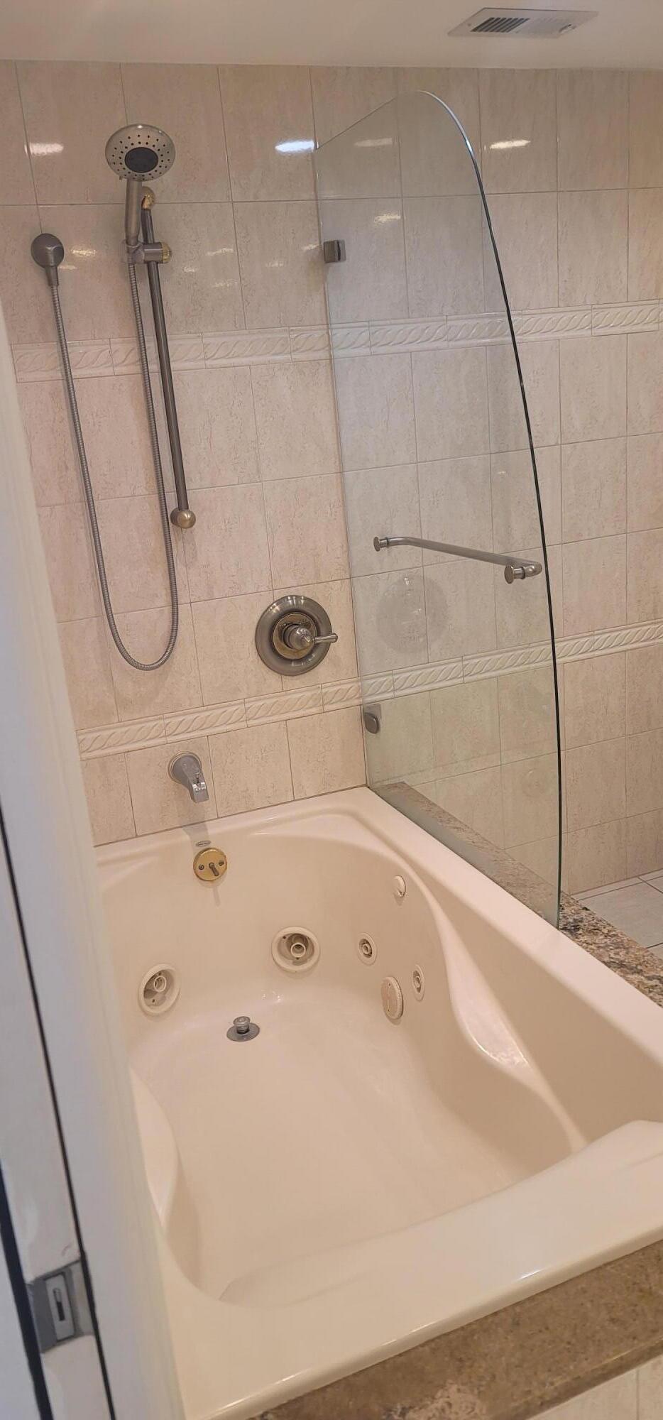 2424 N Federal Highway 309 Property Photo 7